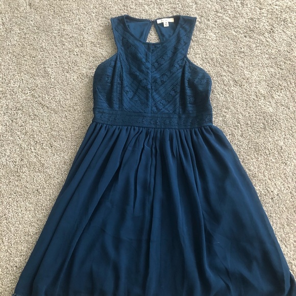 Francesca’s Chelsie Lace A-kind Dress - Picture 3 of 5